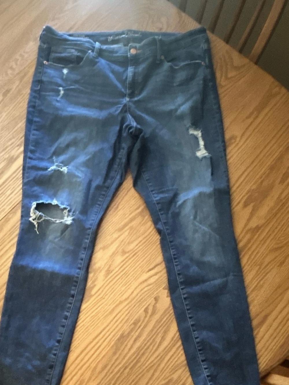 Universal Thread women’s Ripped Dark Blue Skinny Jeans